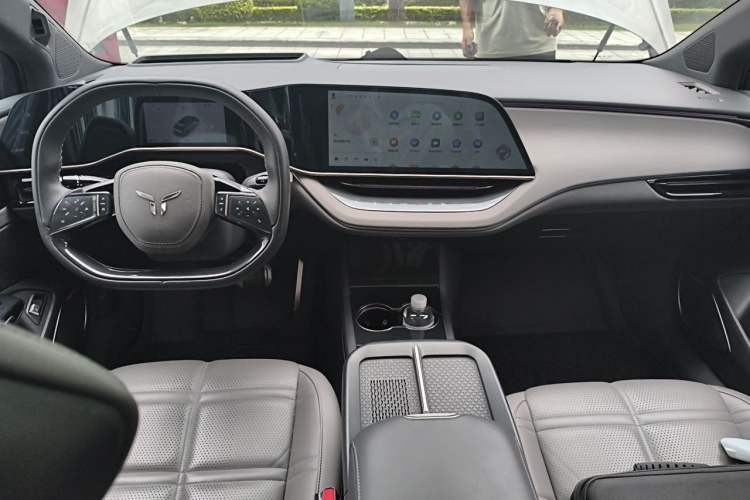 Used Hongqi EH7 2024 760 Pro+ Four-Wheel Drive Version Center Console
