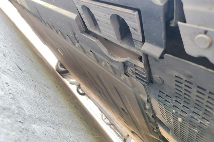 Used Hongqi EH7 2024 690 Pro Chassis Front Right