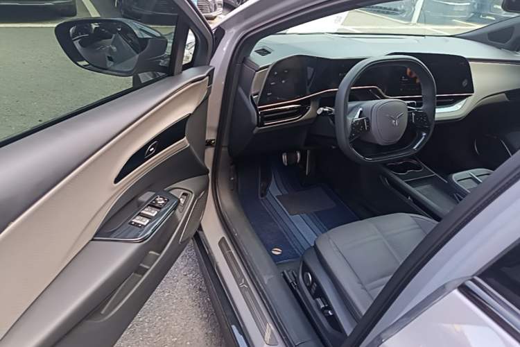 Used Hongqi EH7 2024 690 Pro Driver Seat