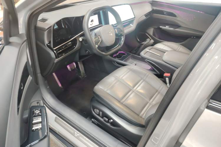 Used Hongqi EH7 2024 760 Pro+ Four-Wheel Drive Version Driver Seat