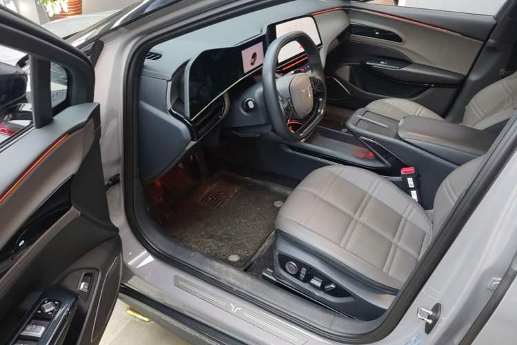 Used Hongqi EH7 2024 690 Pro Driver Seat