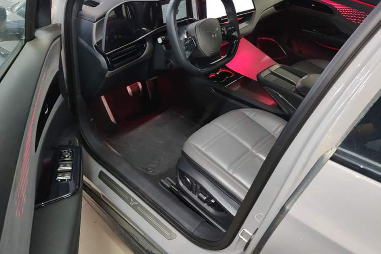 Used Hongqi EH7 2024 760 Pro+ Four-Wheel Drive Version Driver Seat