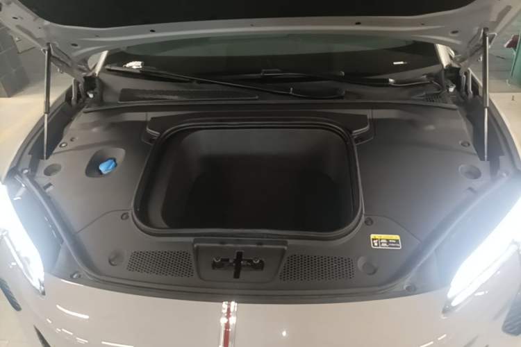 Used Hongqi EH7 2024 820 Pro Engine Bay
