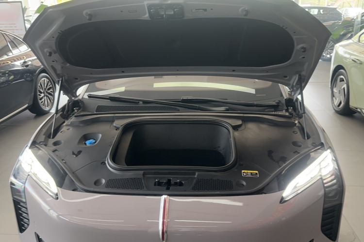 Used Hongqi EH7 2024 760 Pro+ Four-Wheel Drive Version Engine Bay