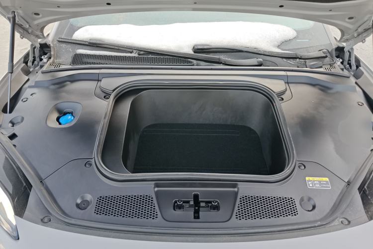 Used Hongqi EH7 2024 760 Pro+ Four-Wheel Drive Version Engine Bay