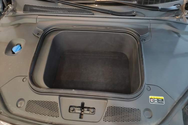 Used Hongqi EH7 2024 760 Pro+ Four-Wheel Drive Version Engine Bay