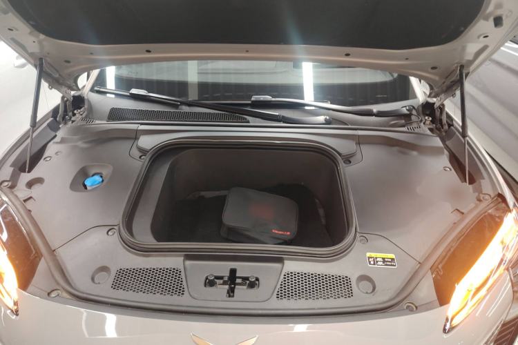 Used Hongqi EH7 2024 760 Pro+ Four-Wheel Drive Version Engine Bay