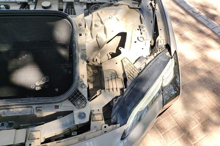Used Hongqi EH7 2024 690 Pro Engine Bay Left