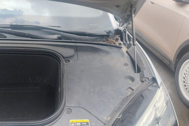 Used Hongqi EH7 2024 820 Pro Engine Bay Left