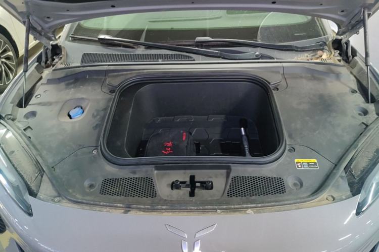Used Hongqi EH7 2024 760 Pro+ Four-Wheel Drive Version Engine Bay