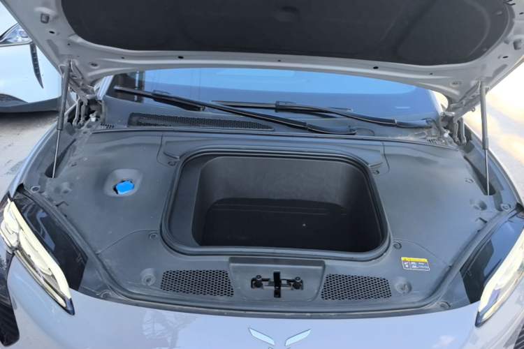 Used Hongqi EH7 2024 820 Pro Engine Bay