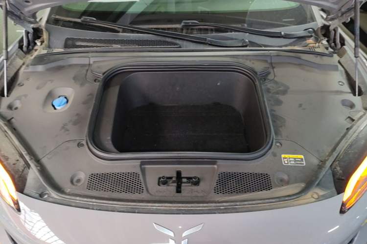 Used Hongqi EH7 2024 760 Pro+ Four-Wheel Drive Version Engine Bay