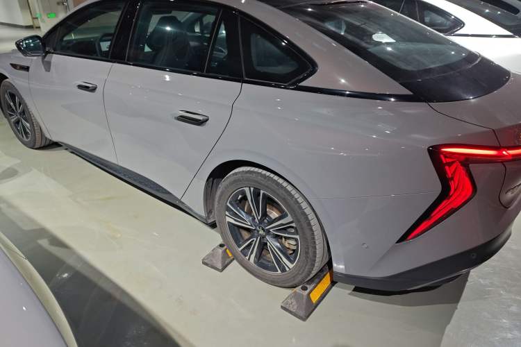 Used Hongqi EH7 2024 820 Pro Exterior 3