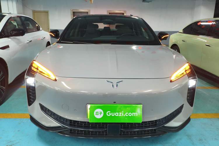Used Hongqi EH7 2024 690 Pro Front