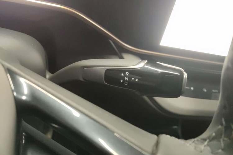 Used Hongqi EH7 2024 690 Pro Gear Lever