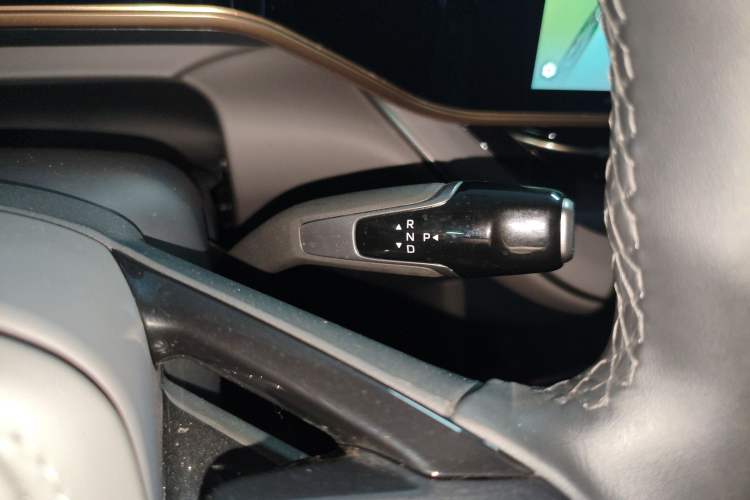 Used Hongqi EH7 2024 690 Pro Gear Lever