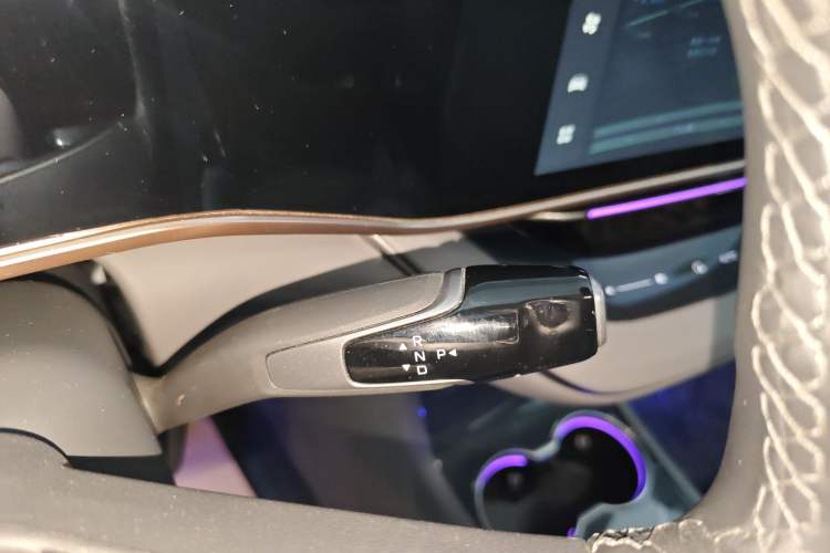 Used Hongqi EH7 2024 690 Pro Gear Lever