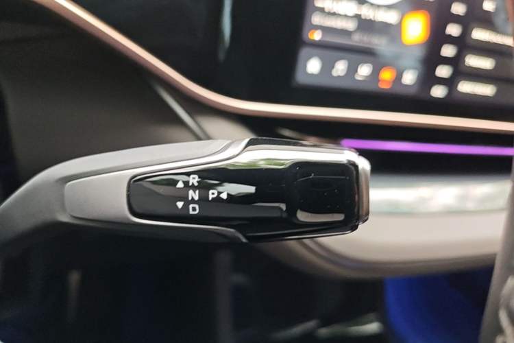 Used Hongqi EH7 2024 690 Pro Gear Lever