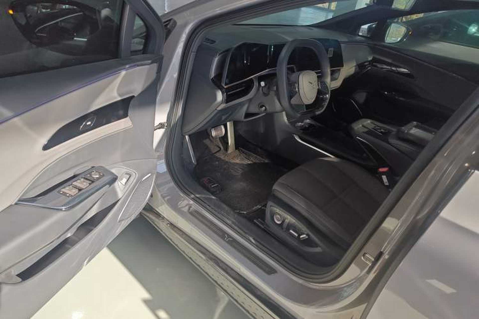 Used Hongqi EH7 2024 760 Pro+ Four-Wheel Drive Version Interior 3