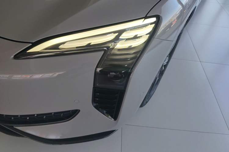 Used Hongqi EH7 2024 820 Pro Left Front Headlight