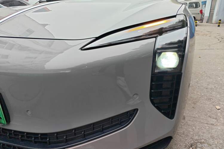 Used Hongqi EH7 2024 760 Pro+ Four-Wheel Drive Version Left Front Headlight