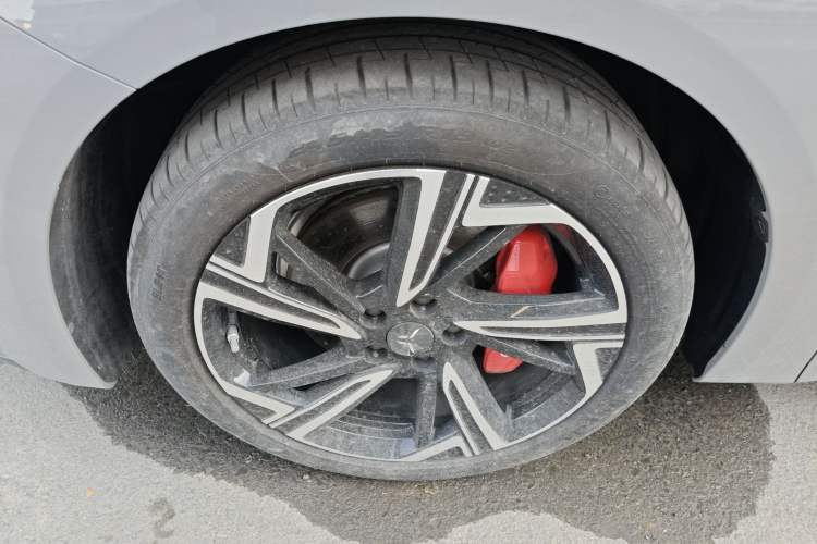 Used Hongqi EH7 2024 760 Pro+ Four-Wheel Drive Version Left Front Wheel Hub