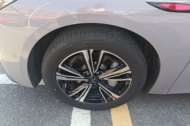 Used Hongqi EH7 2024 690 Pro Left Front Wheel Hub