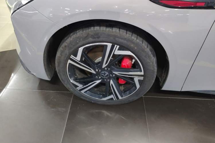 Used Hongqi EH7 2024 760 Pro+ Four-Wheel Drive Version Left Front Wheel Hub