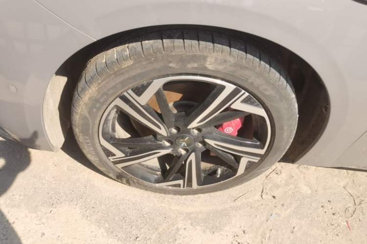 Used Hongqi EH7 2024 760 Pro+ Four-Wheel Drive Version Left Front Wheel Hub
