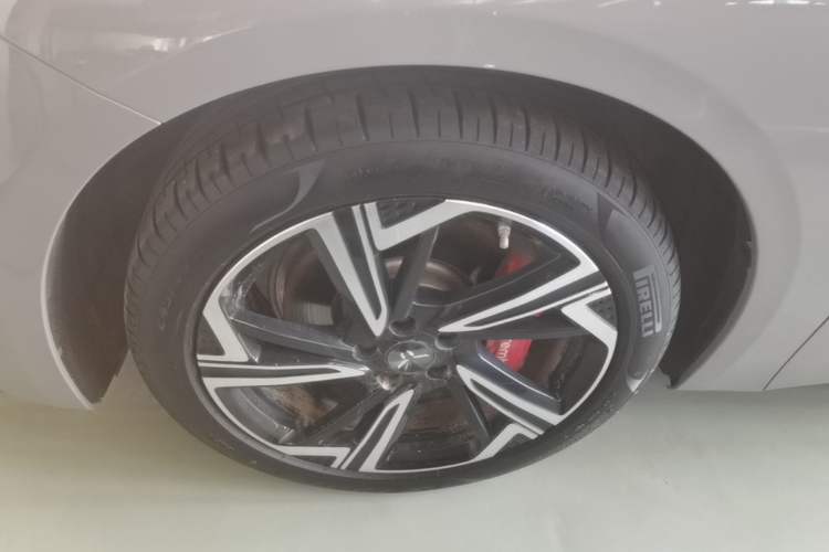 Used Hongqi EH7 2024 760 Pro+ Four-Wheel Drive Version Left Front Wheel Hub