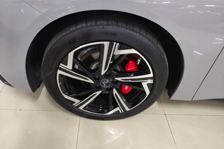 Used Hongqi EH7 2024 760 Pro+ Four-Wheel Drive Version Left Front Wheel Hub