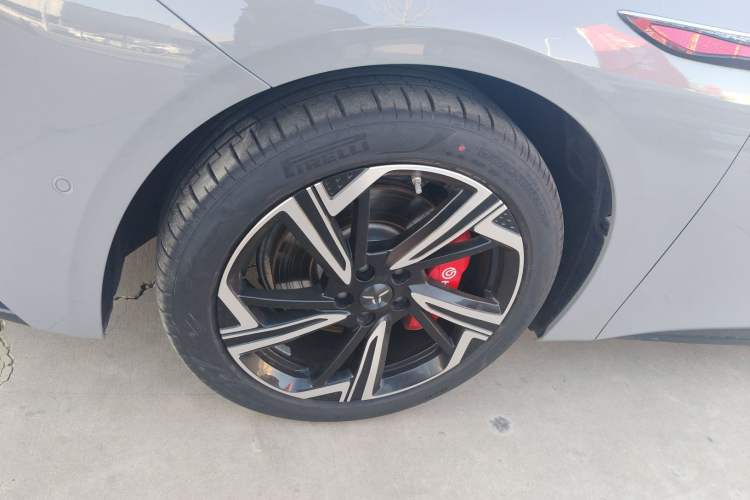 Used Hongqi EH7 2024 760 Pro+ Four-Wheel Drive Version Left Front Wheel Hub
