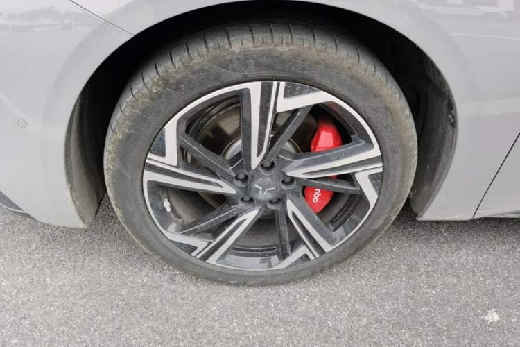 Used Hongqi EH7 2024 760 Pro+ Four-Wheel Drive Version Left Front Wheel Hub