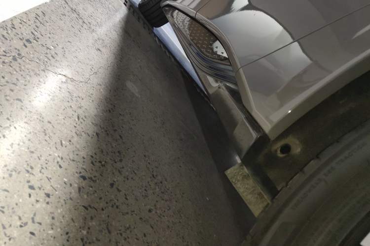 Used Hongqi EH7 2024 690 Pro Left Side Sill