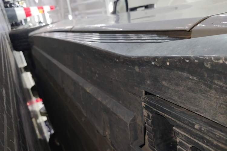 Used Hongqi EH7 2024 760 Pro+ Four-Wheel Drive Version Left Side Sill