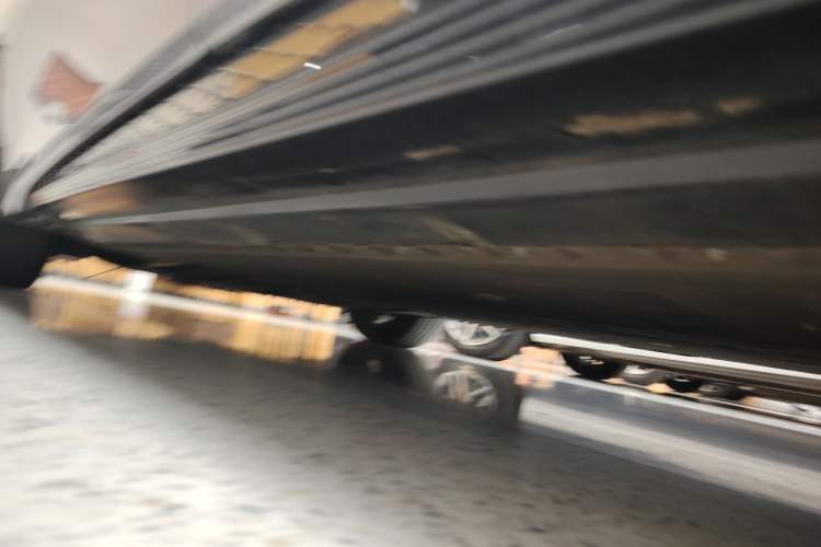 Used Hongqi EH7 2024 760 Pro+ Four-Wheel Drive Version Left Side Sill