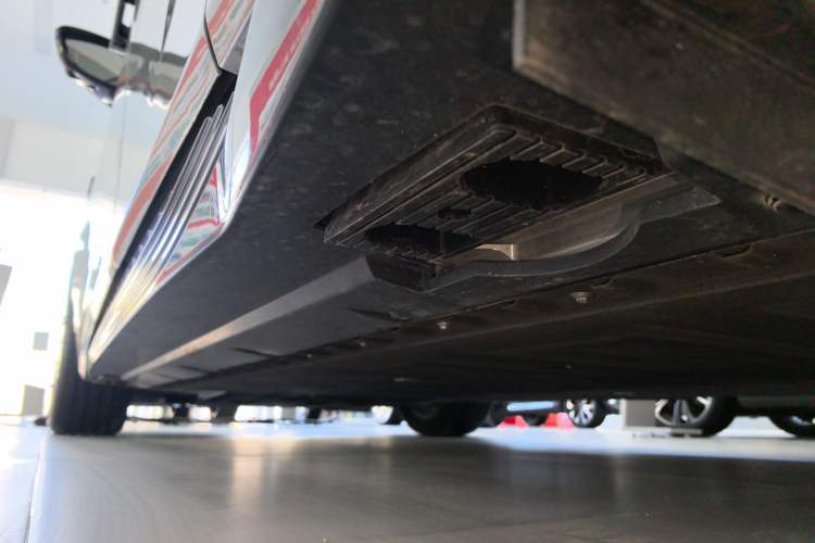 Used Hongqi EH7 2024 820 Pro Left Side Sill
