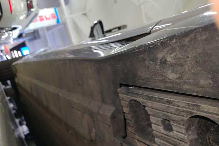 Used Hongqi EH7 2024 760 Pro+ Four-Wheel Drive Version Left Side Sill