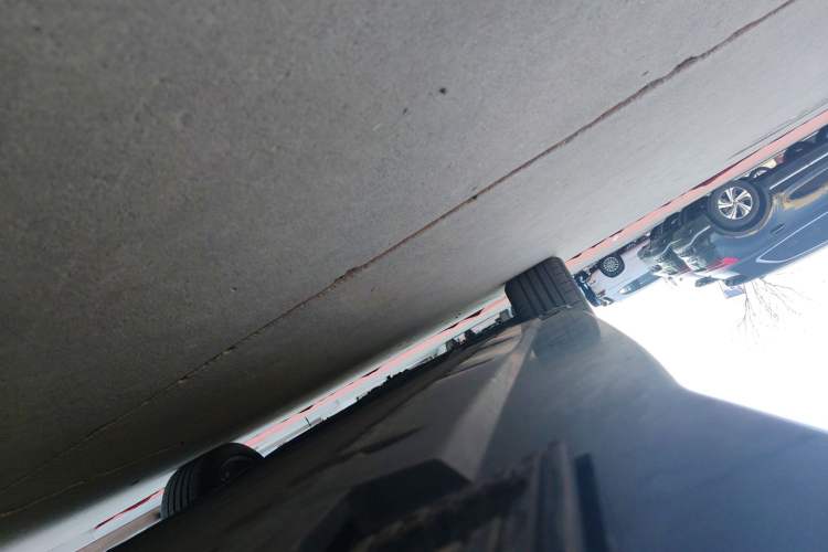 Used Hongqi EH7 2024 760 Pro+ Four-Wheel Drive Version Left Side Sill