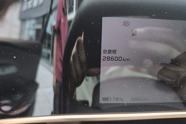 Used Hongqi EH7 2024 760 Pro+ Four-Wheel Drive Version Odometer Close Up