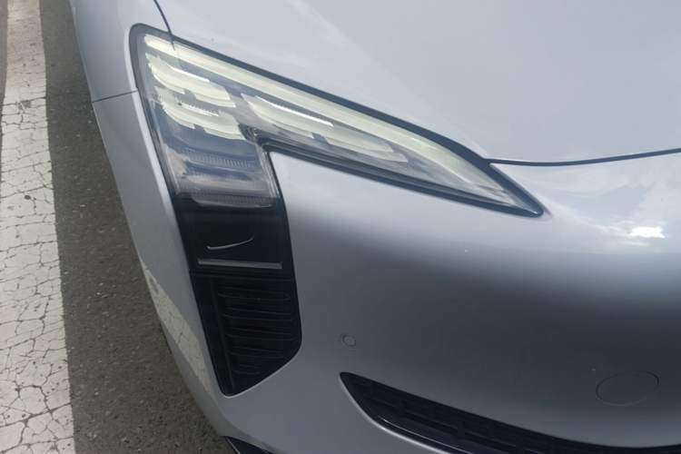 Used Hongqi EH7 2024 820 Pro Right Front Headlight