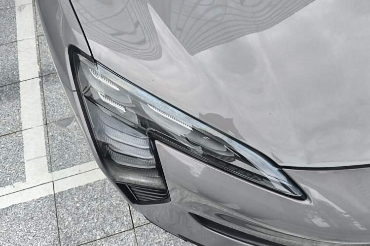 Used Hongqi EH7 2024 760 Pro+ Four-Wheel Drive Version Right Front Headlight