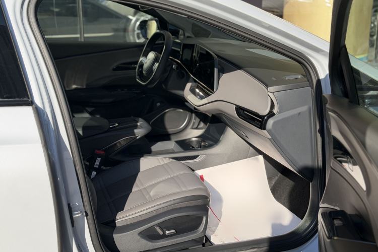 Used Hongqi EH7 2024 690 Pro Right Front Seat