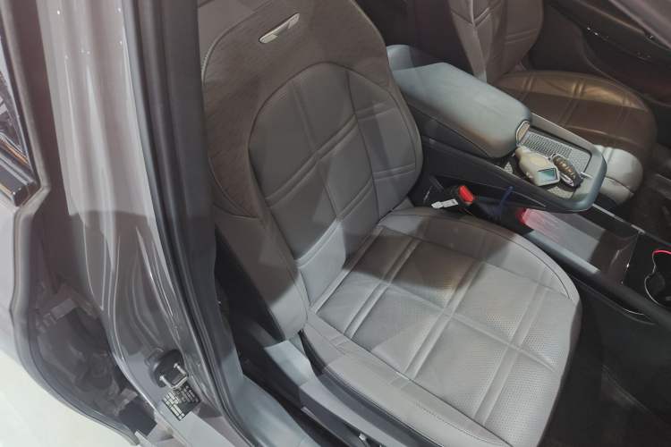 Used Hongqi EH7 2024 820 Pro Right Front Seat
