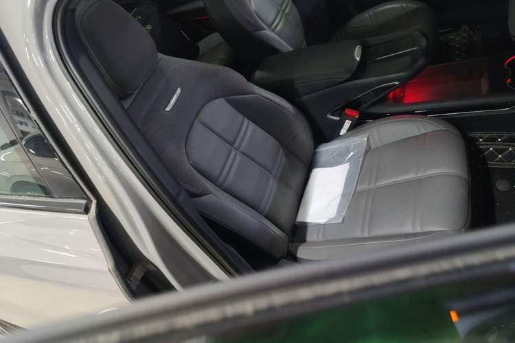 Used Hongqi EH7 2024 760 Pro+ Four-Wheel Drive Version Right Front Seat