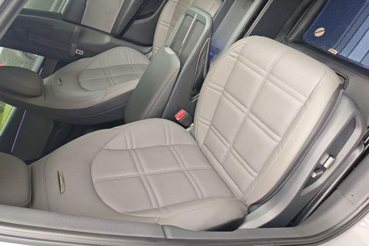 Used Hongqi EH7 2024 690 Pro Right Front Seat