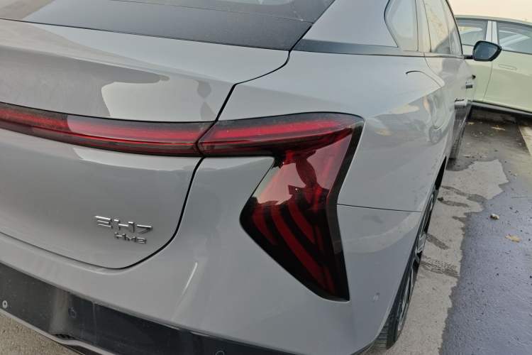 Used Hongqi EH7 2024 760 Pro+ Four-Wheel Drive Version Right Rear Taillight