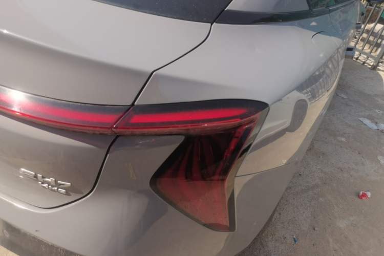 Used Hongqi EH7 2024 760 Pro+ Four-Wheel Drive Version Right Rear Taillight