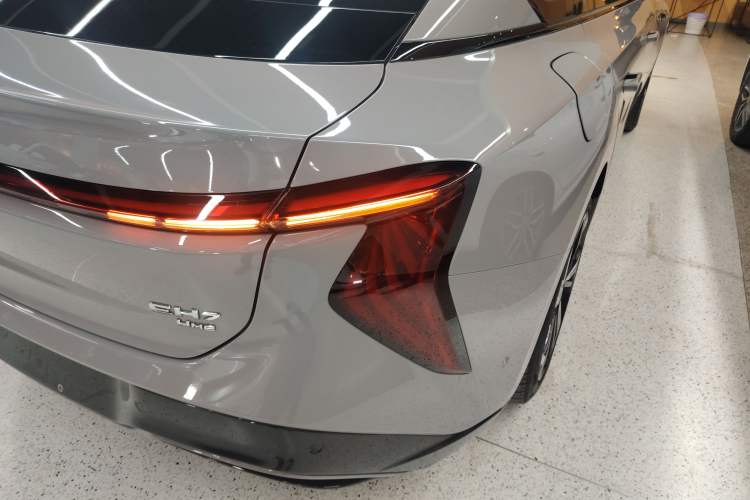 Used Hongqi EH7 2024 760 Pro+ Four-Wheel Drive Version Right Rear Taillight