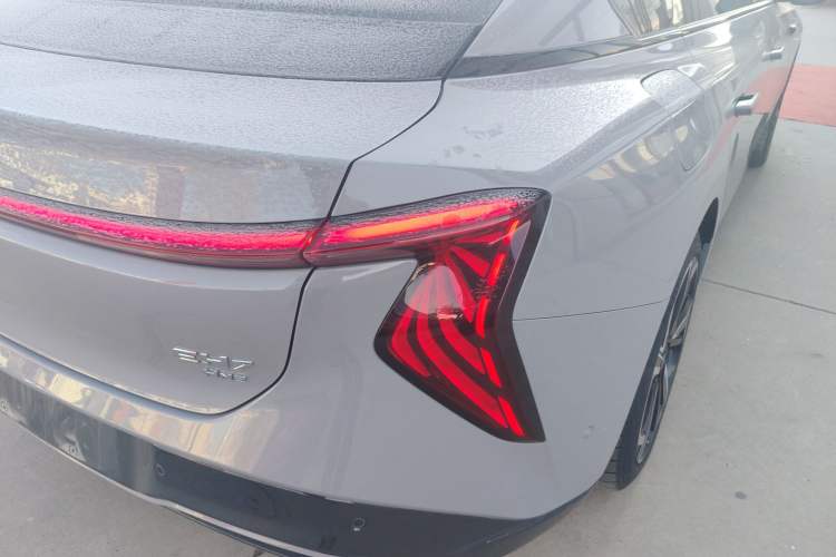Used Hongqi EH7 2024 760 Pro+ Four-Wheel Drive Version Right Rear Taillight